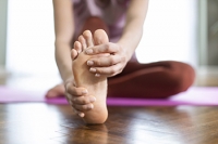 Causes of Pain Under the Big Toe